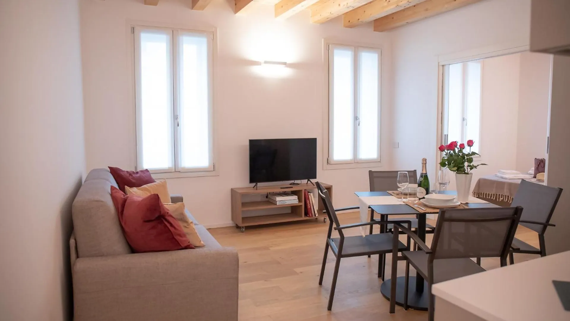 Amendola City View Apartments Suite Romantica Como