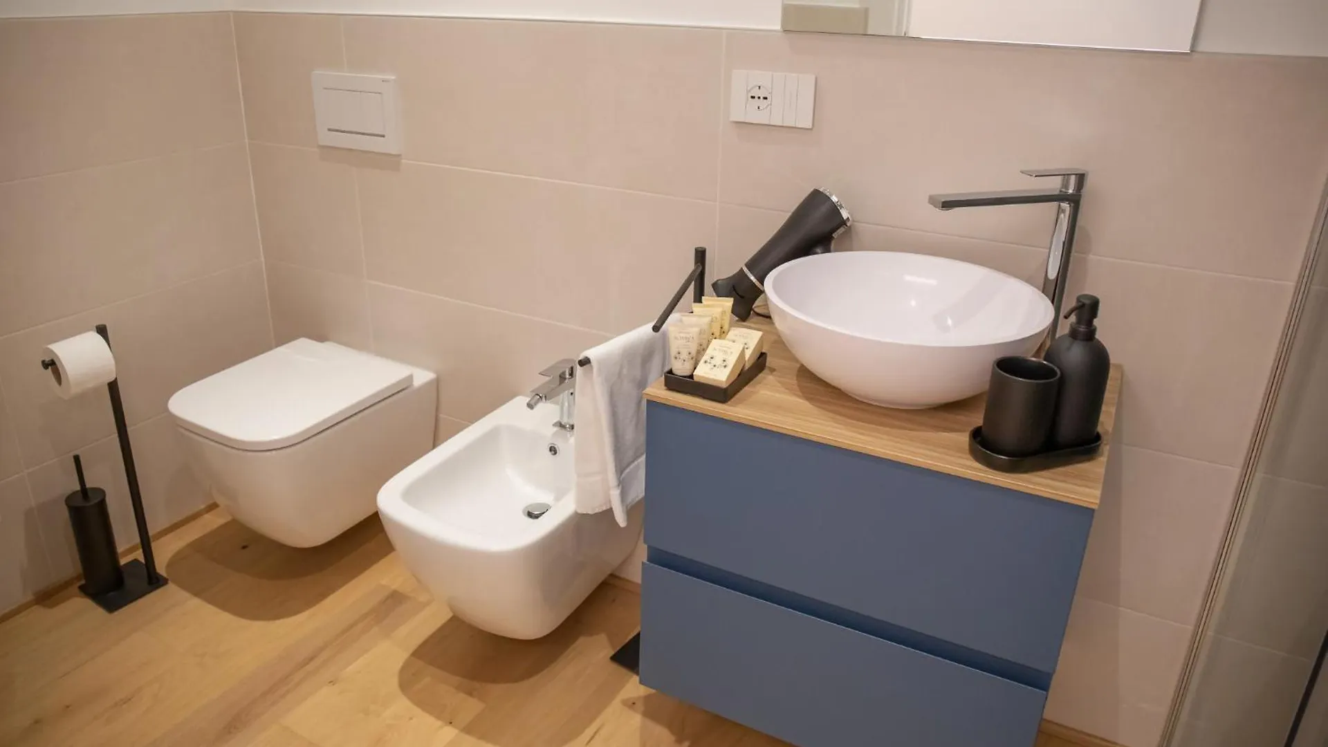 Romantic White Apartment - 5 Minutes From The Lake Комо
