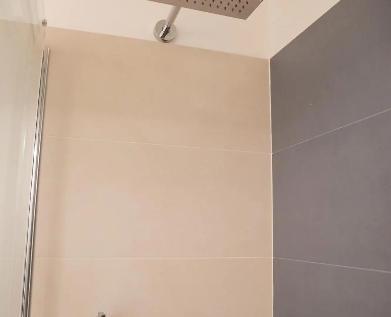 Romantic White Apartment - 5 Minutes From The Lake Комо Италия