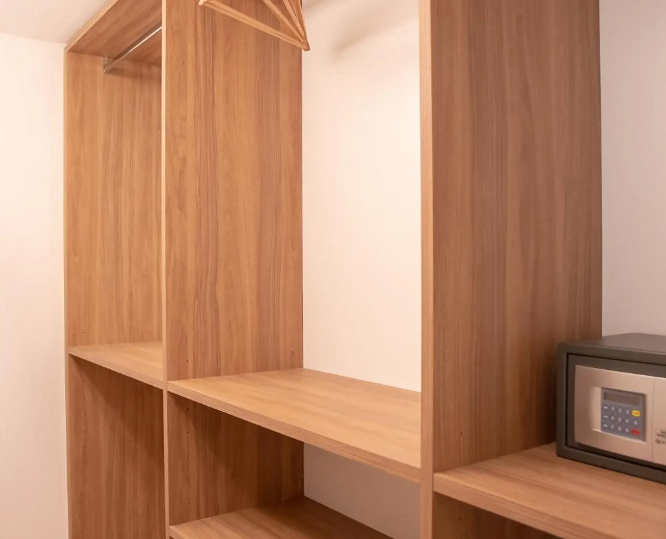 Romantic White Apartment - 5 Minutes From The Lake Комо Италия