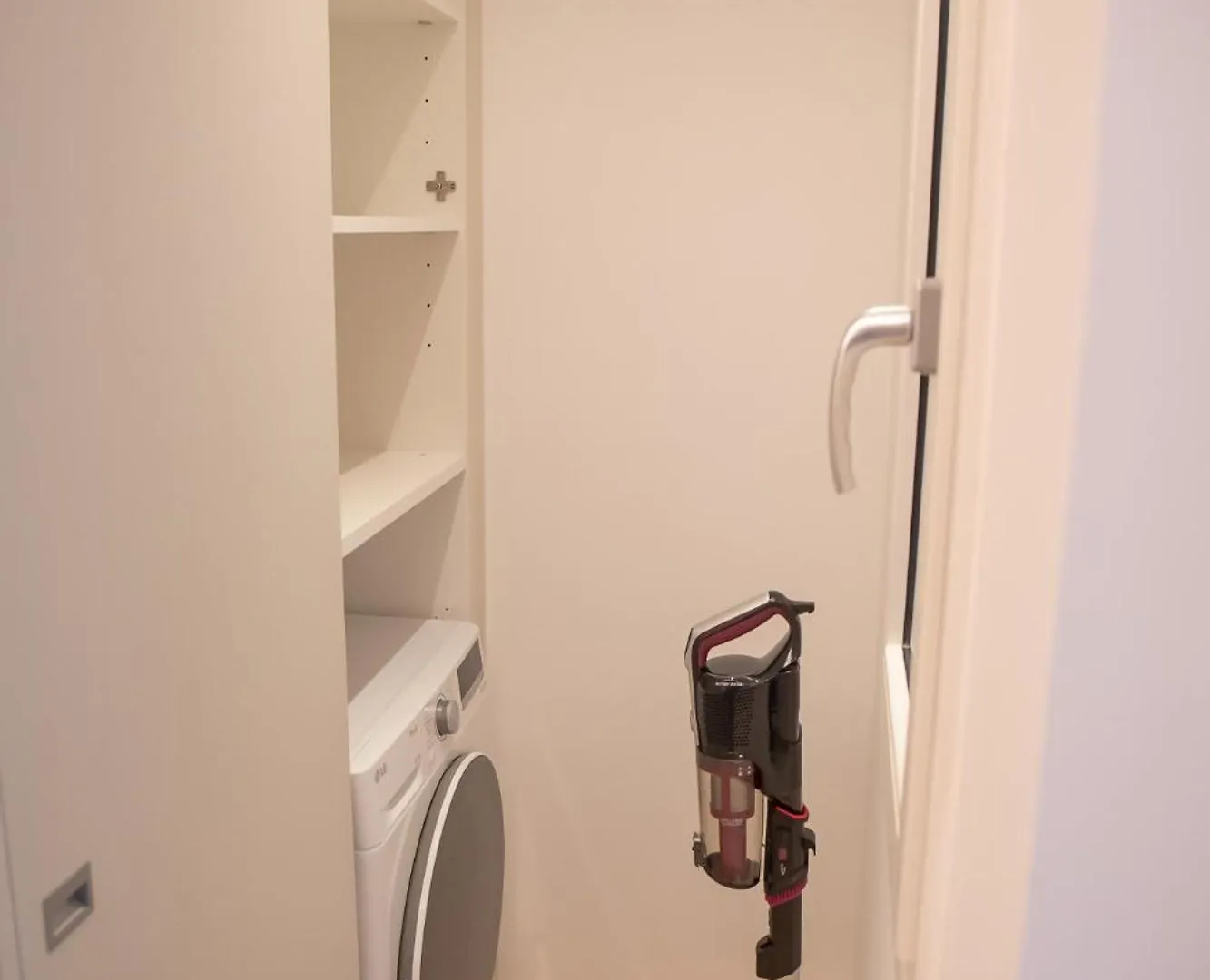 Romantic White Apartment - 5 Minutes From The Lake Комо